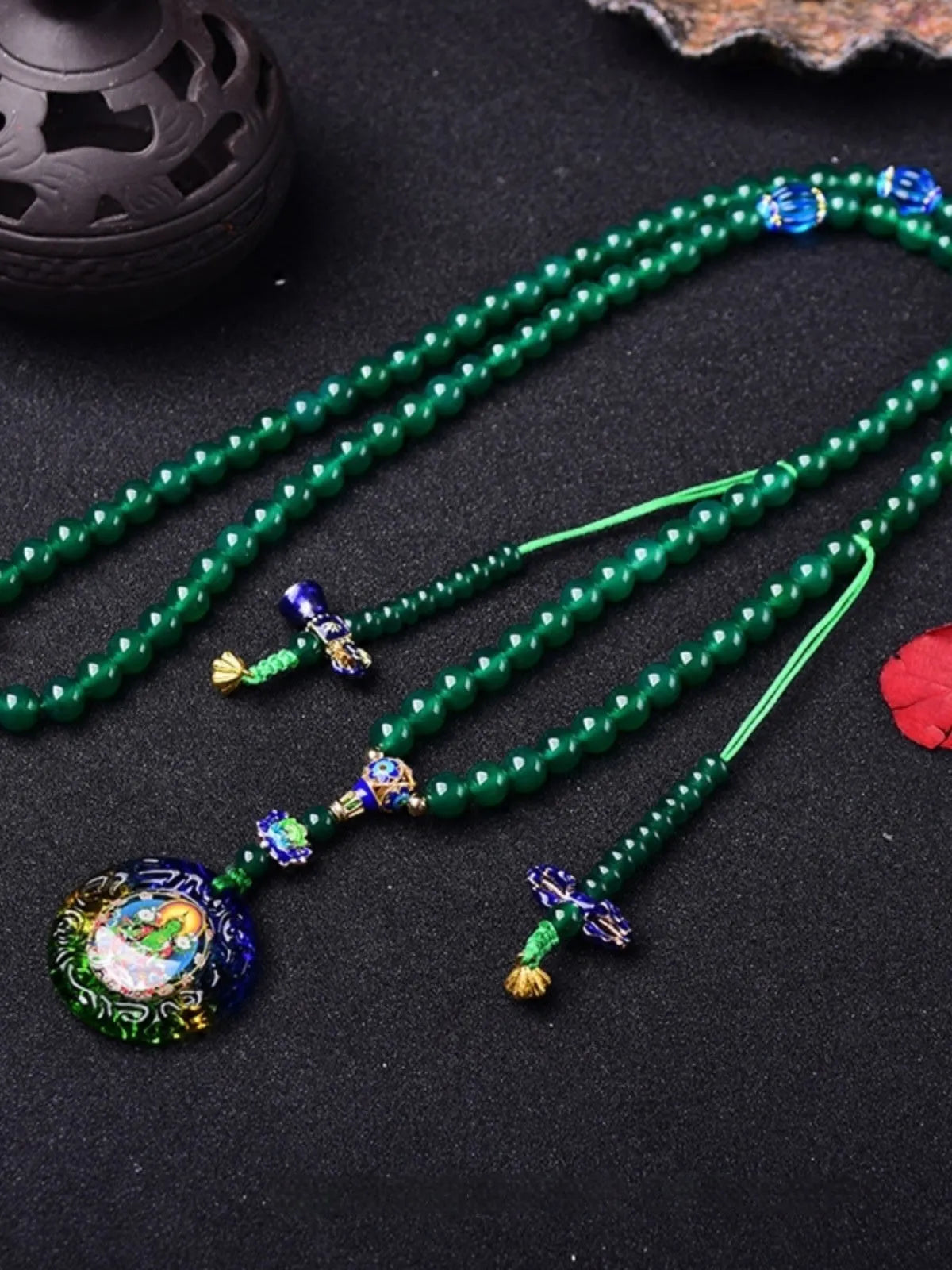 Green agate multi-circle bracelet with 108 beads and a pendant, showing Buddha beads or Thangka style options.