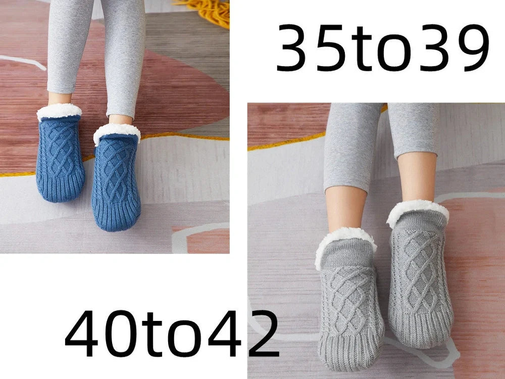 Pair of thickened non-slip indoor socks in navy V-fringe, 60% acrylic with sherpa lining for warm grip on floors, sizes 35-45