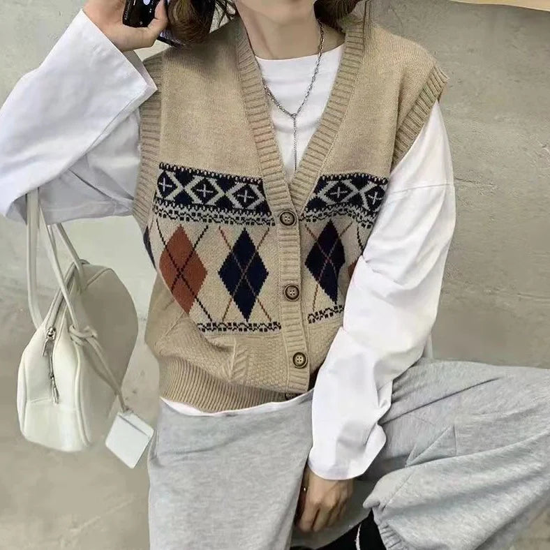 Diamond plaid pattern sleeveless cardigan top in loose fit with free size construction