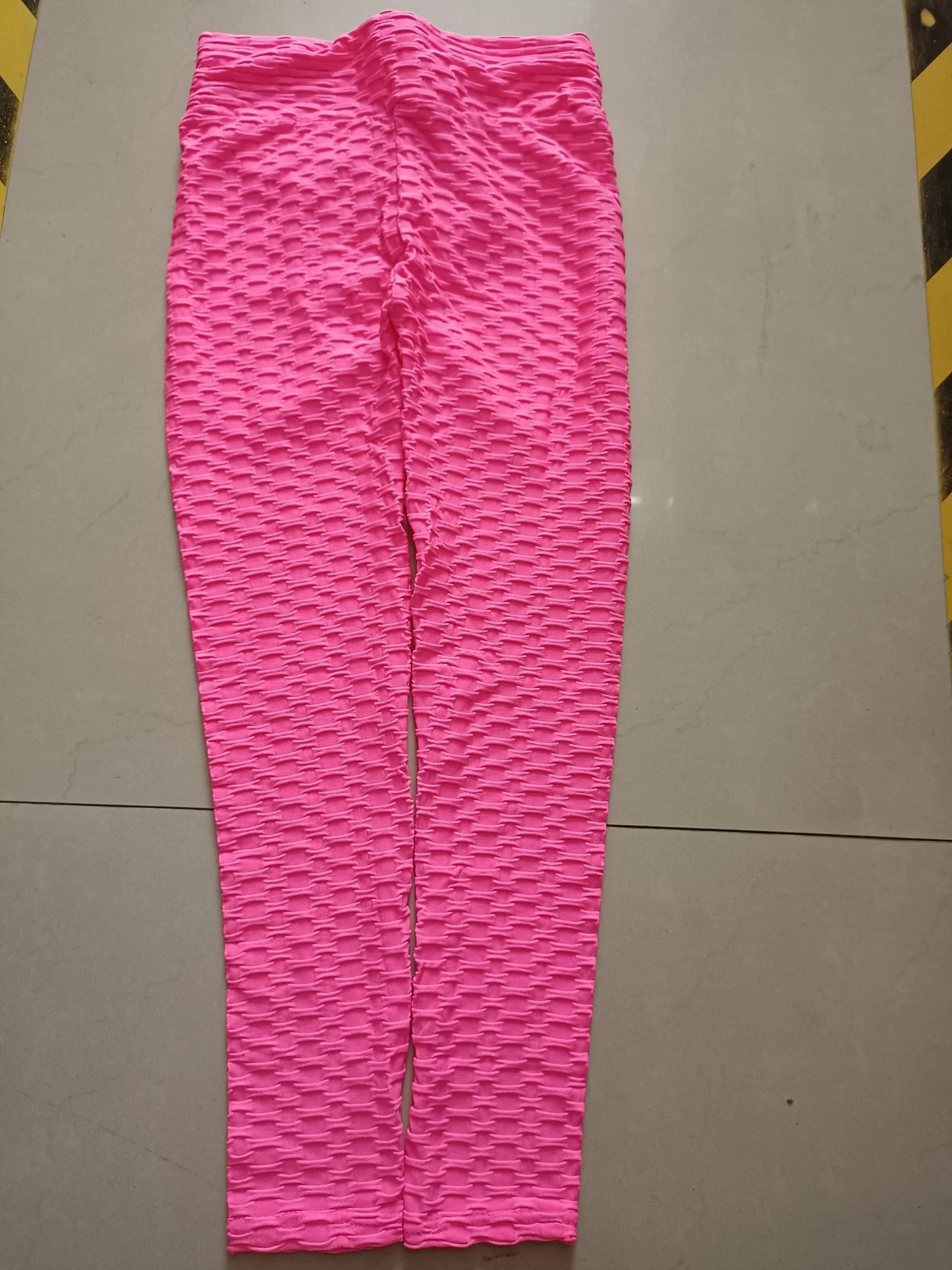 Sculpting Booty-Boosting Anti-Cellulite Leggings with innovative scrunch detail and premium polyester-spandex blend