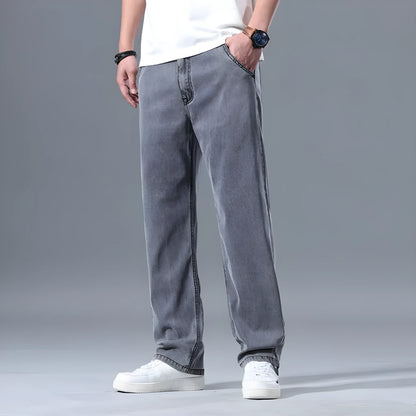 Men's loose straight-leg lyocell jeans in light blue colour with zipper fly and straight-leg silhouette