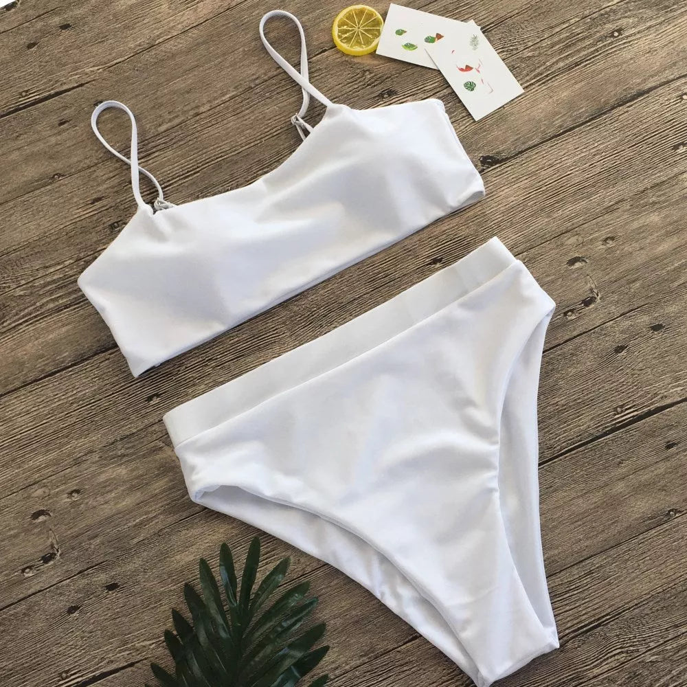 Ladies' three-point bikini swimsuit in solid colour with chest pad