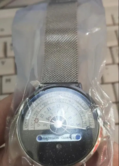 Men's silver and gold sports quartz watch with 40mm dial and stainless steel strap