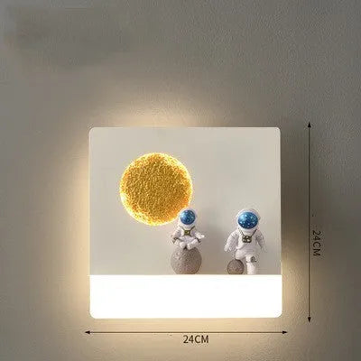 Astronaut-shaped wall lamp with small shelf in black or white finish for bedside placement