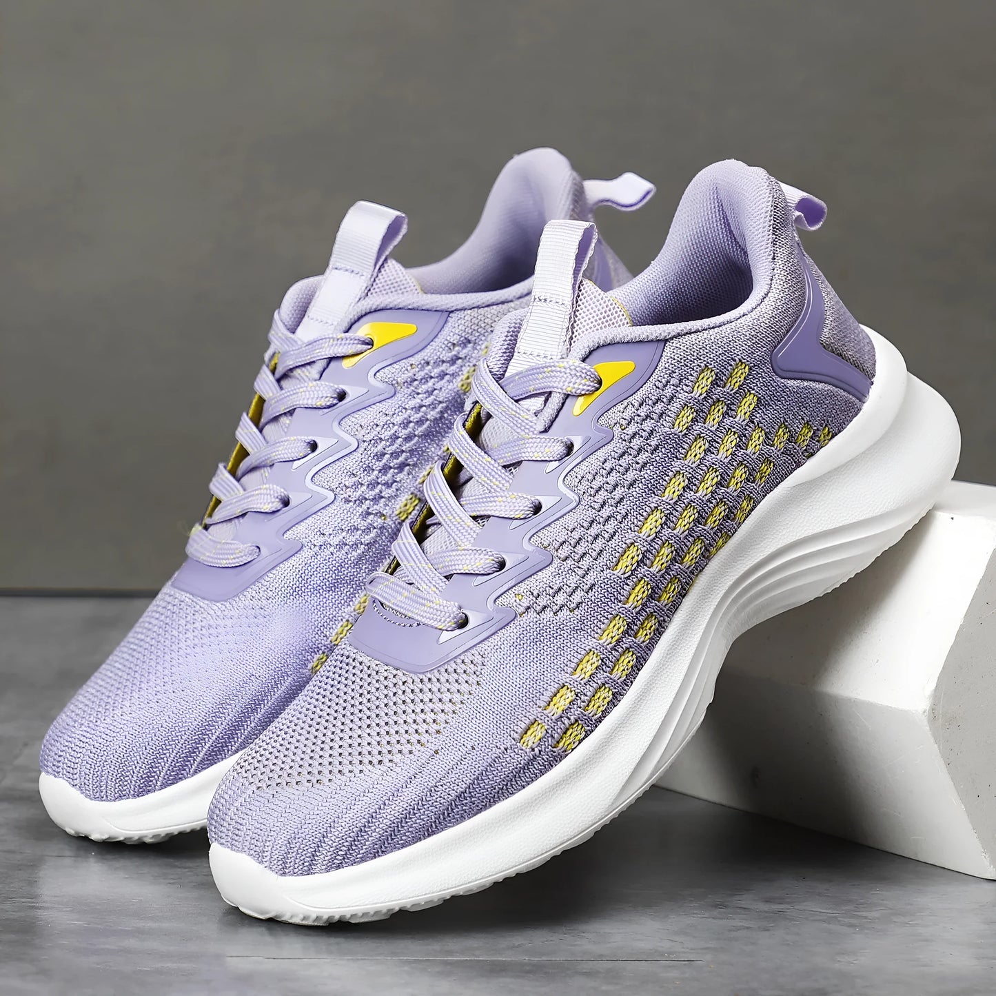 Lavender purple women's Flyknit running shoes with mesh upper and round toe.