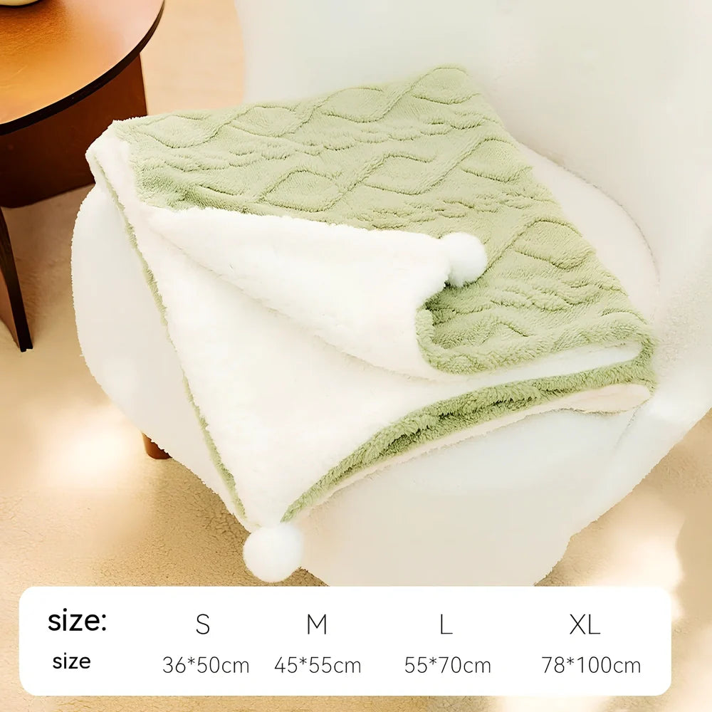 Dog blanket in four sizes from 36x50cm to 78x100cm for pets 10kg to 65kg with cloth material