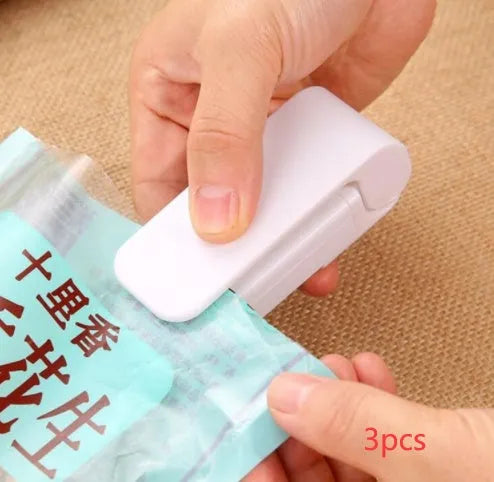 Portable ABS plastic bag sealer measuring 10x3.8x6cm with pressure heat sealing for snacks