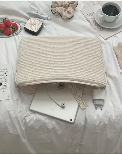 Hand-held anti-seismic laptop bag in black or white cotton cloth with tablet protection and coin pocket