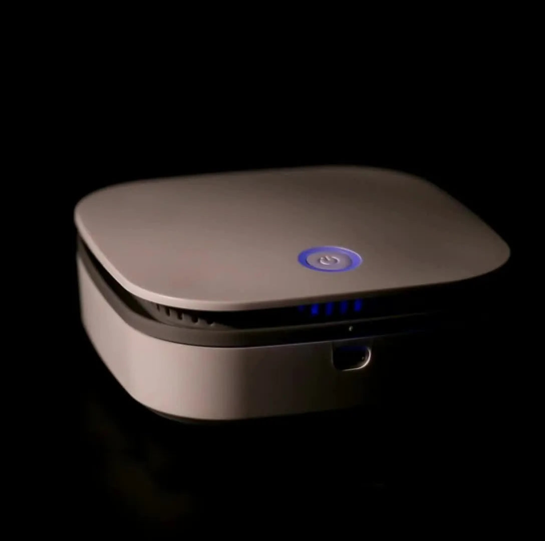 White USB-powered car air purifier for small spaces under 10 square metres.