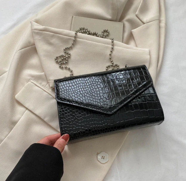 Clamshell handbag with crocodile pattern and soft handle in various colours
