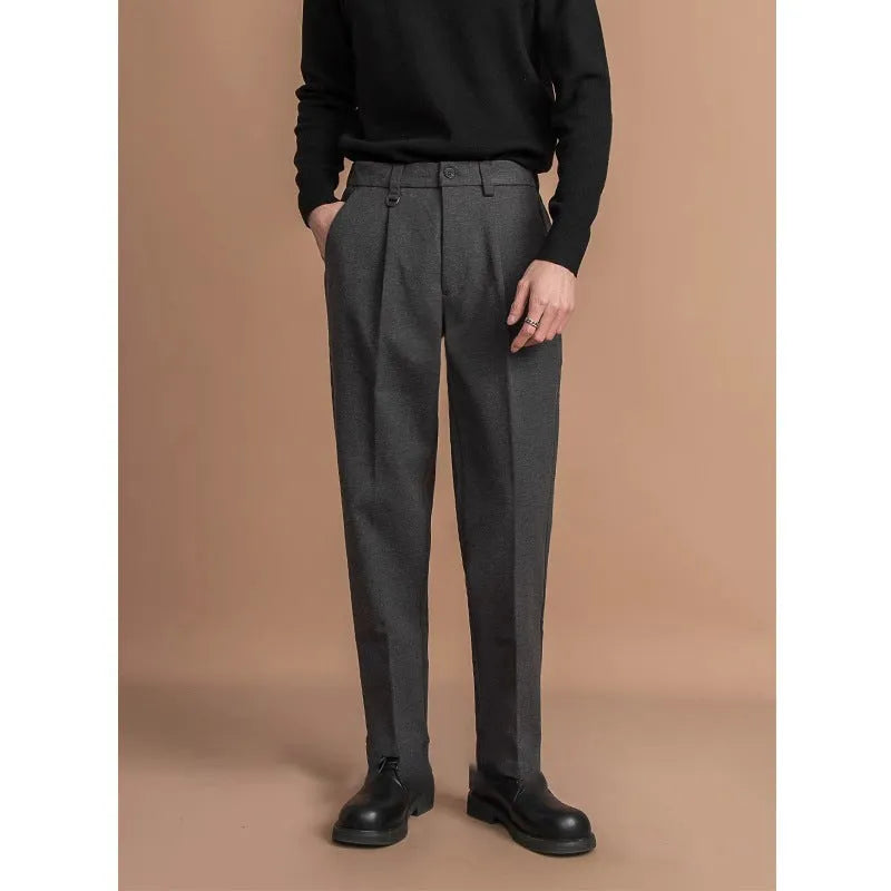Men's straight-leg trousers in draping lightweight polyester, featuring a versatile design for business and casual wear with a size range from 28 to 36