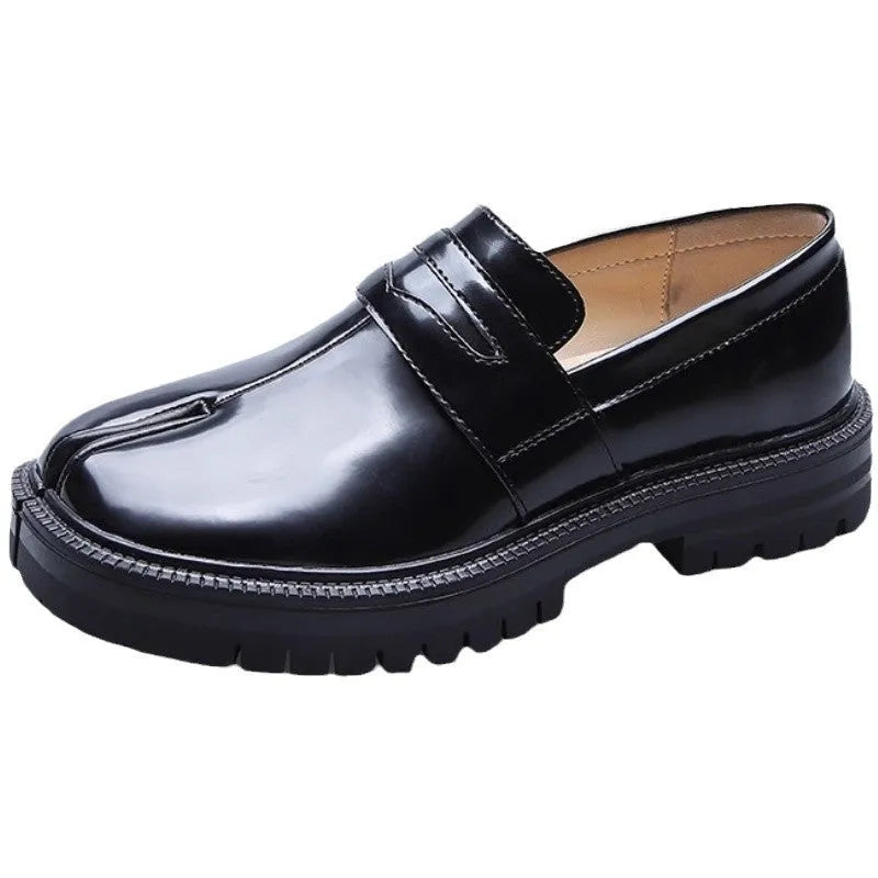 Split-toe loafers with microfiber upper, pigskin lining, black or red, 1-3cm low chunky heel