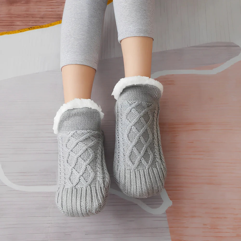 Pair of thickened non-slip indoor socks in navy V-fringe, 60% acrylic with sherpa lining for warm grip on floors, sizes 35-45