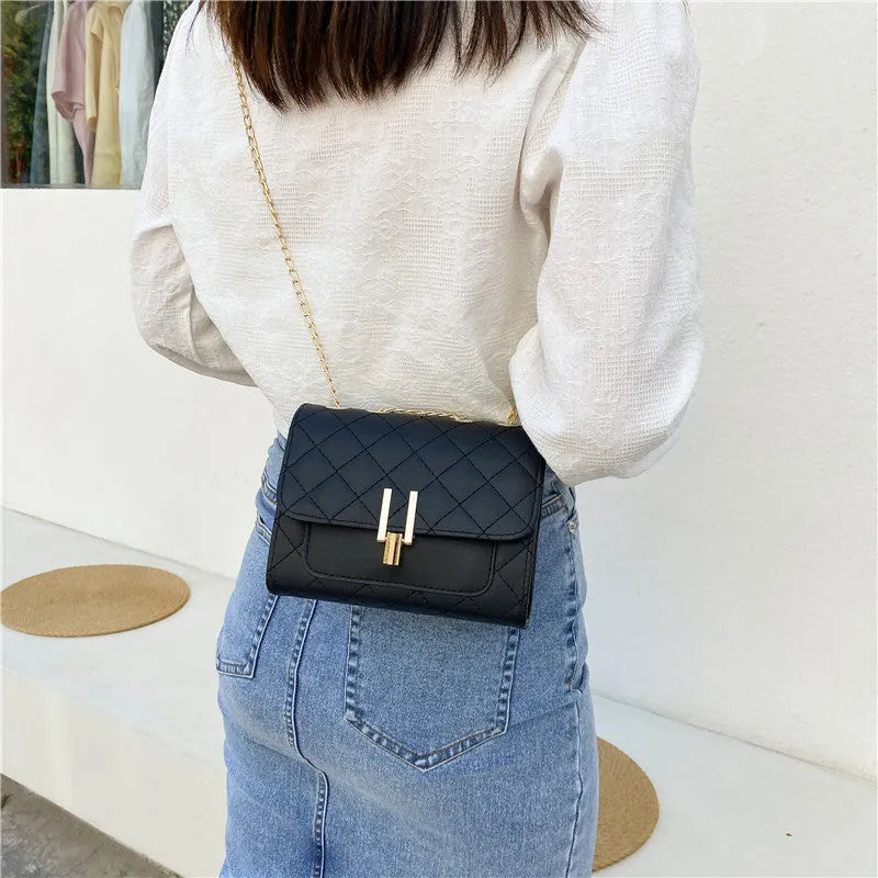 Minimalist women's crossbody bag in vegan PU leather with a diamond lattice chain strap.