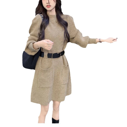 Women's long sleeve loose knitted dress in beige with high waist and included black belt