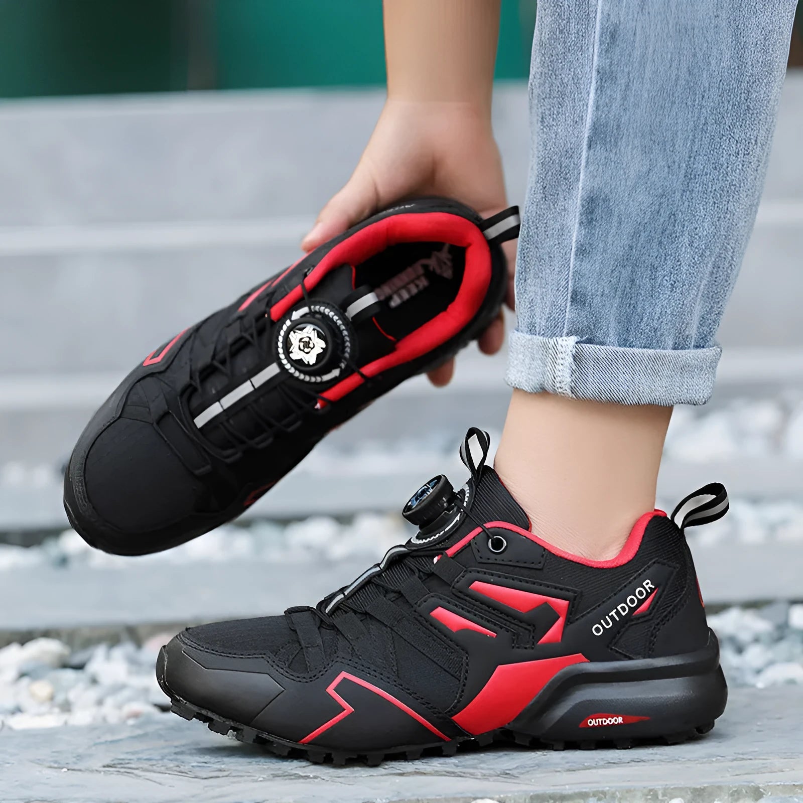 Men's elastic band hiking shoes in black with rubber outsole and synthetic leather upper