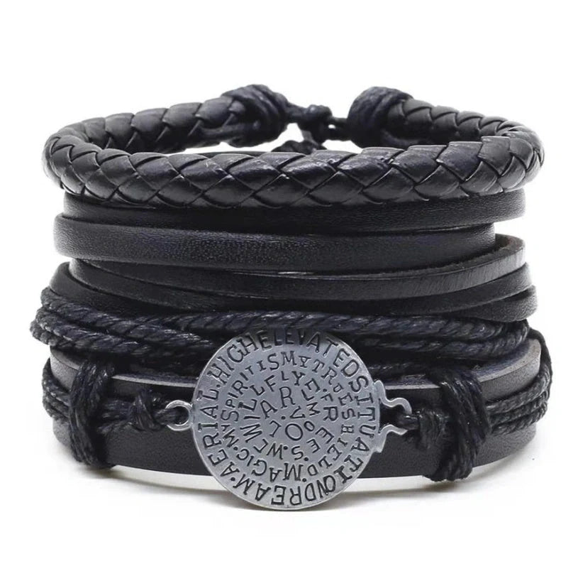 Men's vintage braided leather bracelet, a stylish and durable accessory for any occasion.