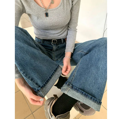 Women's retro straight jeans in retro blue, high-waist trousers design with straight leg cut