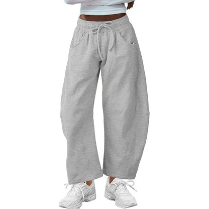 Loose cropped sweatpants in multiple colours with elastic waist and street fashion design