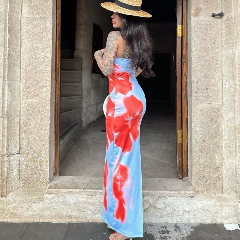 Chic slit maxi dress in contrast color, featuring a flattering high waist and stylish side slit for a bold summer look