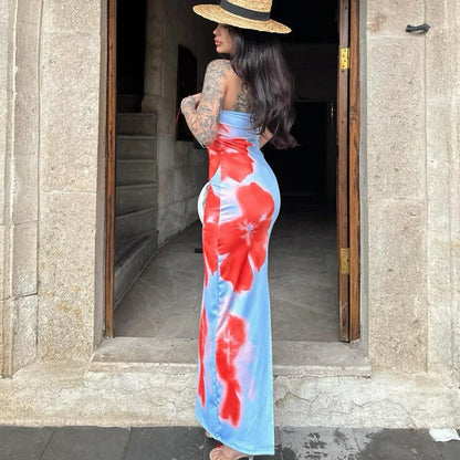 Chic slit maxi dress in contrast color, featuring a flattering high waist and stylish side slit for a bold summer look