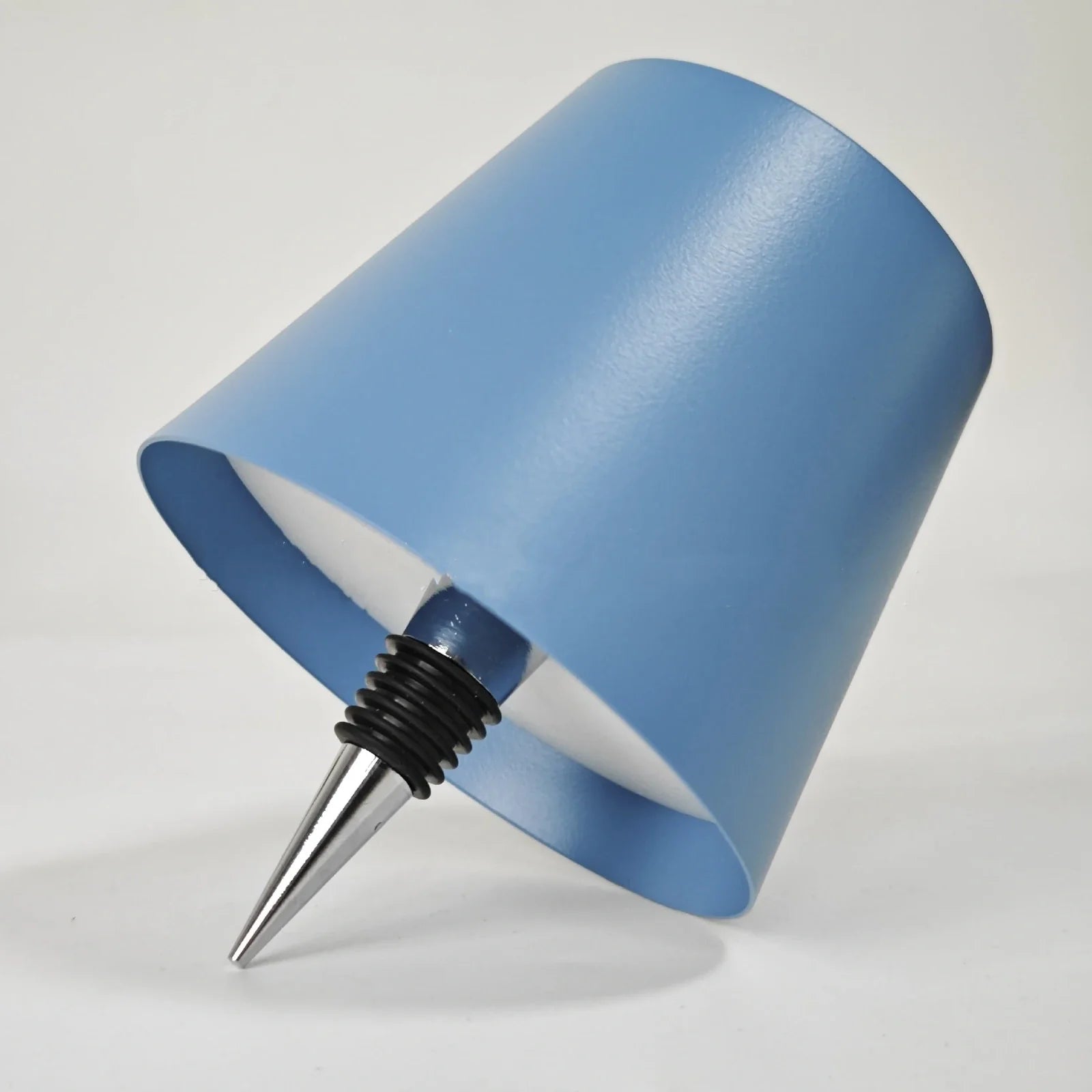 Wireless LED desk lamp in black tricolour finish, bottle-shaped with detachable base and touch control for 2000mAh powered lighting
