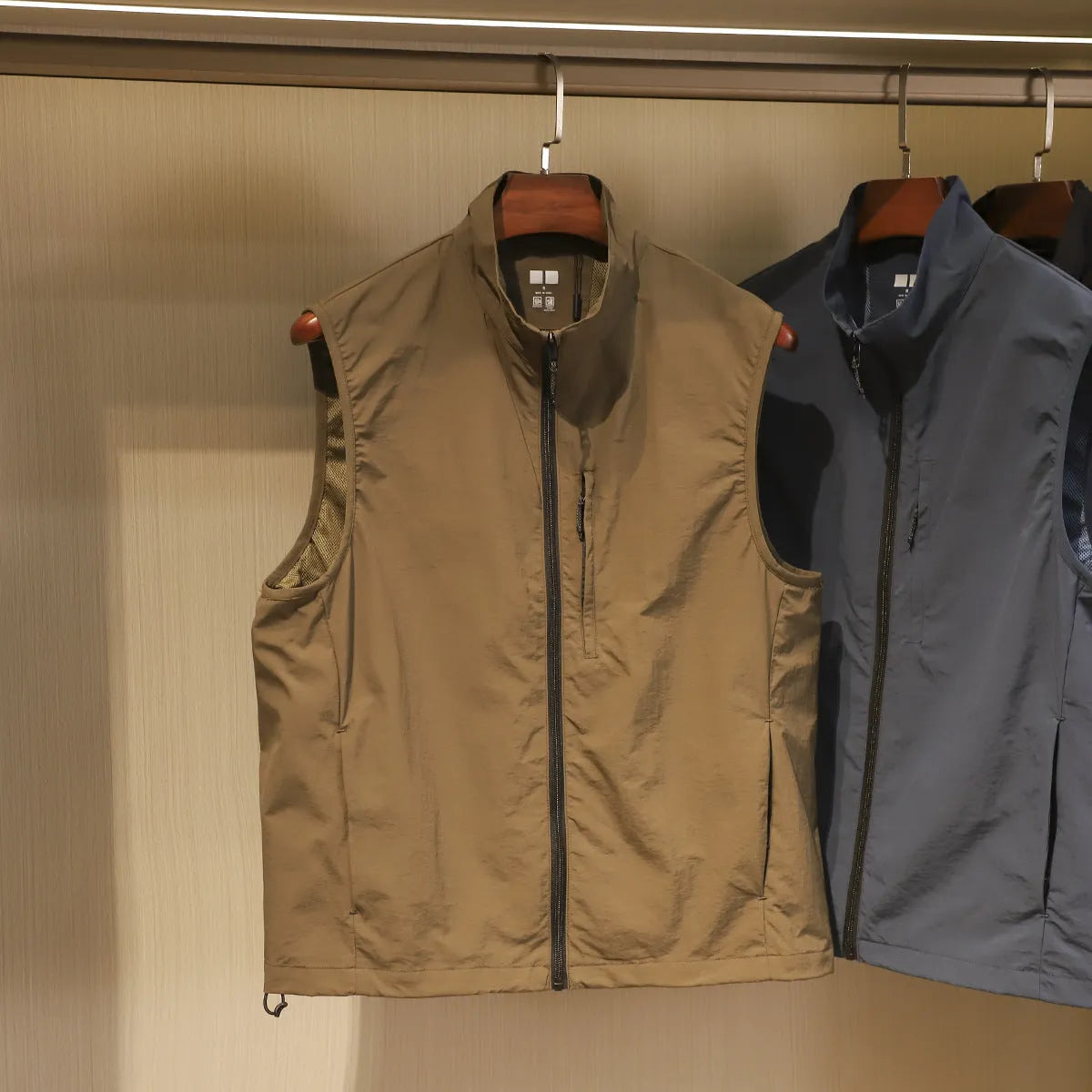 Men's straight-cut nylon vest cardigan in army green with side pockets