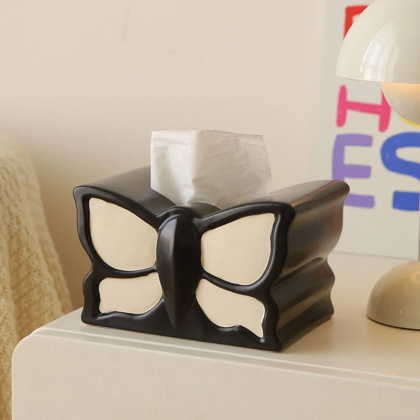 Ceramic butterfly vase and matching tissue box set with light luxury design