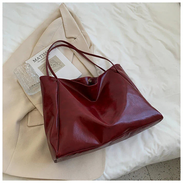 Premium faux leather shoulder bag in a variety of chic colors for autumn and winter fashion