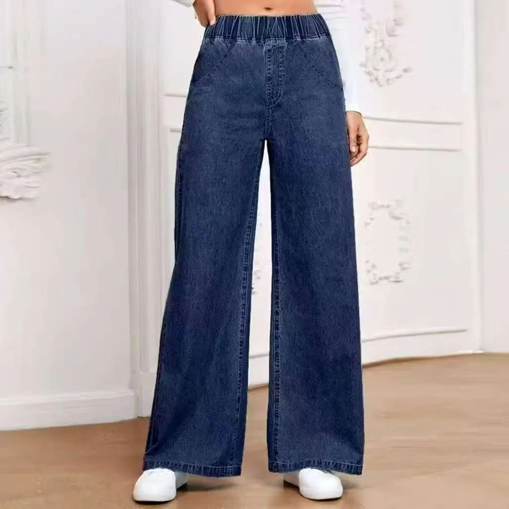 Wide-leg plus size denim trousers in light blue washed colour with straight cut and mid-waist design