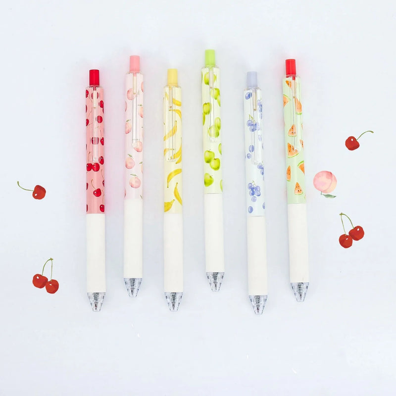 Fruit scented black ink 0.5mm pressurised gel pen, quick-drying refill plastic barrel unisex pen for everyday writing, school, or office use in three random fruit fragrances with replaceable ink cartridge