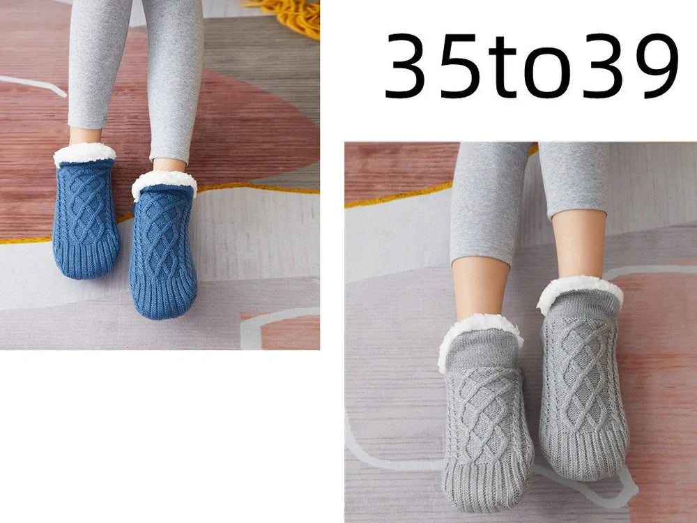 Pair of thickened non-slip indoor socks in navy V-fringe, 60% acrylic with sherpa lining for warm grip on floors, sizes 35-45