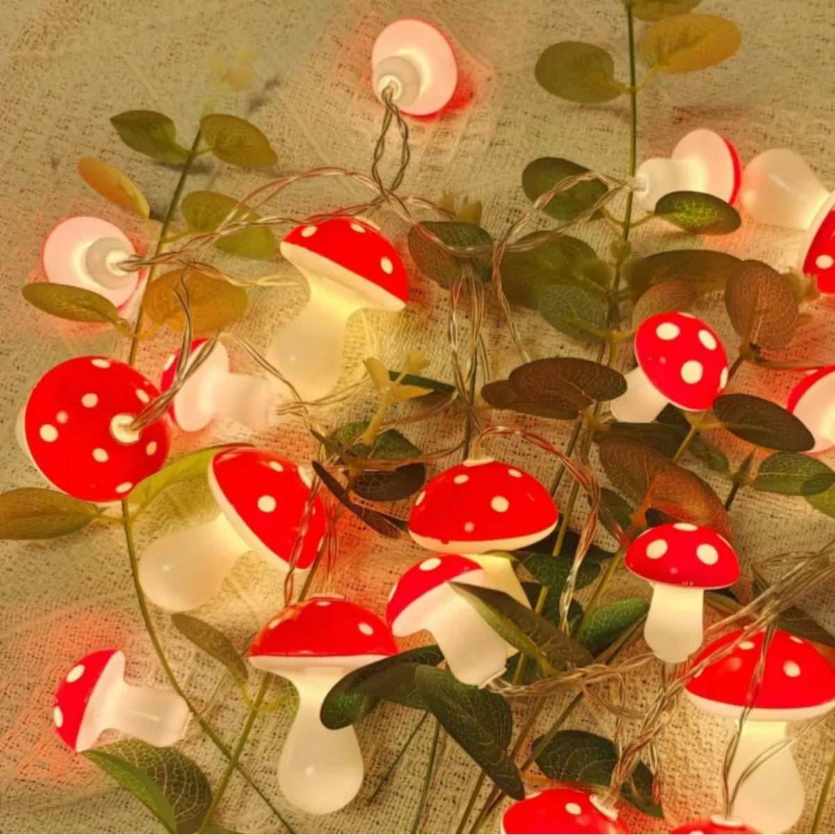 LED mushroom lighting chain with battery box, 10 LED lamp beads, plastic shell, 3.5cm size, indoor decoration