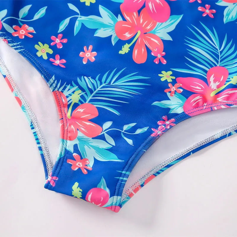 Girl's long-sleeve one-piece swimsuit in briefs style for swimming and wading