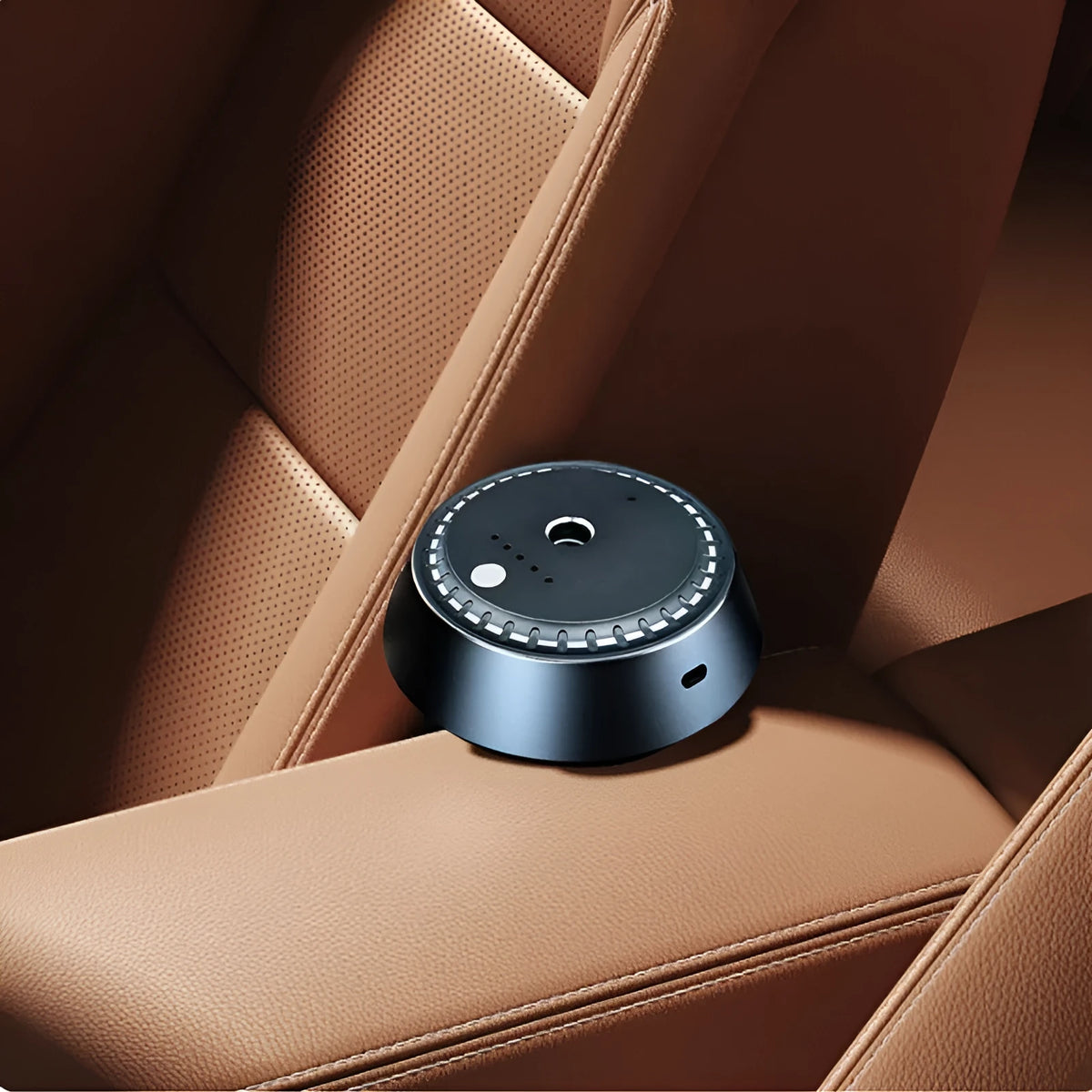 Black metal car aroma diffuser with USB charging port and 30ml capacity