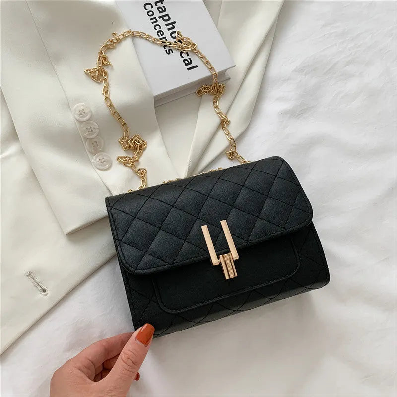 Minimalist women's crossbody bag in vegan PU leather with a diamond lattice chain strap.
