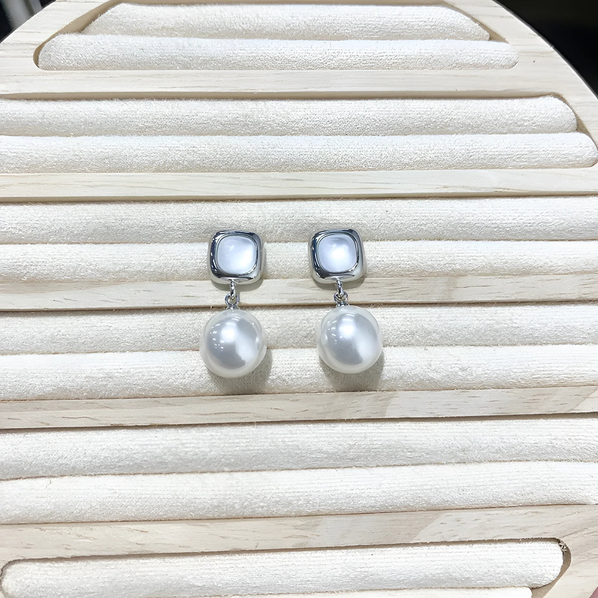 Pair of French Natural Shell Pearl Earrings with white shell pearl inlay and 18K gold plated titanium steel, 4g each