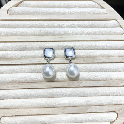 Pair of French Natural Shell Pearl Earrings with white shell pearl inlay and 18K gold plated titanium steel, 4g each