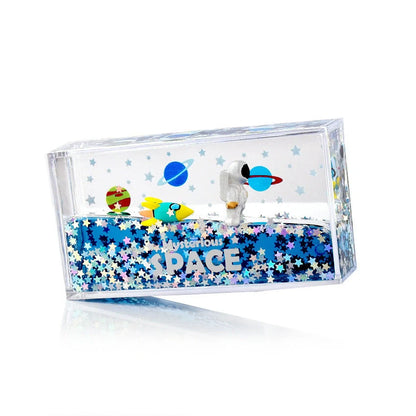Acrylic liquid quicksand floating astronaut ornament for desk decor