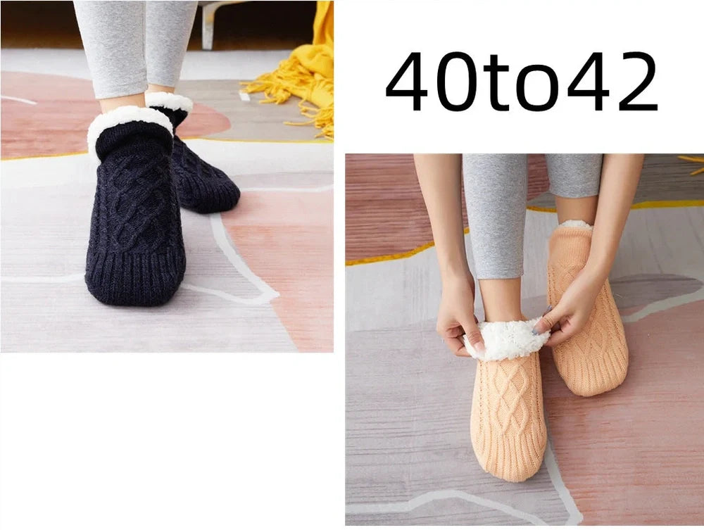 Pair of thickened non-slip indoor socks in navy V-fringe, 60% acrylic with sherpa lining for warm grip on floors, sizes 35-45