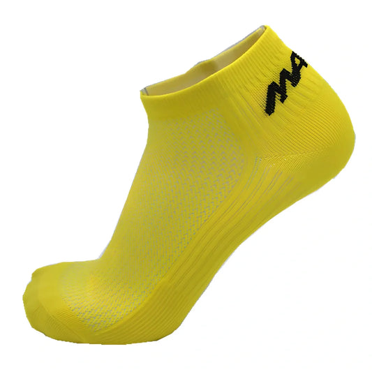 Breathable black cotton sport socks for cycling, size L fitting 34-44, short boat style on white background