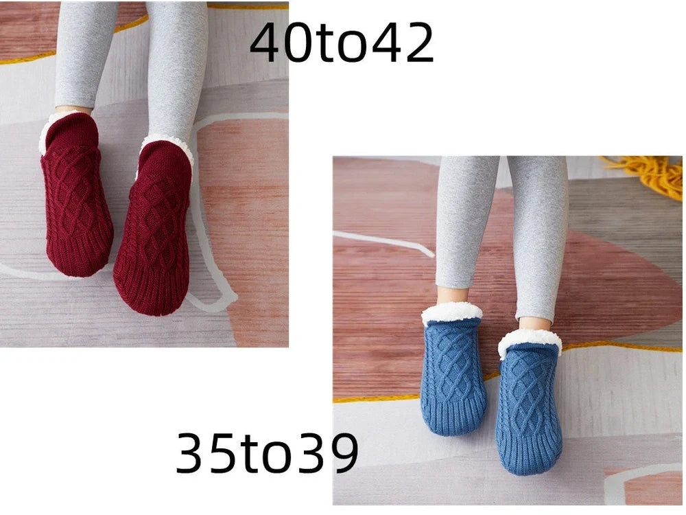Pair of thickened non-slip indoor socks in navy V-fringe, 60% acrylic with sherpa lining for warm grip on floors, sizes 35-45