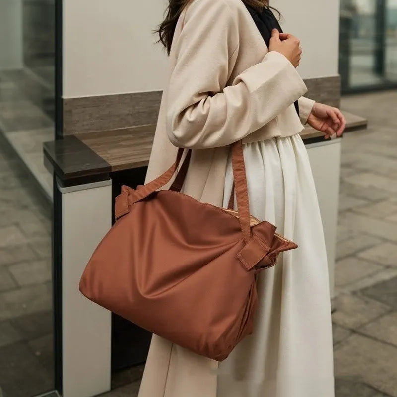 Women's black waterproof Oxford cloth crossbody shoulder bag with expansion function.