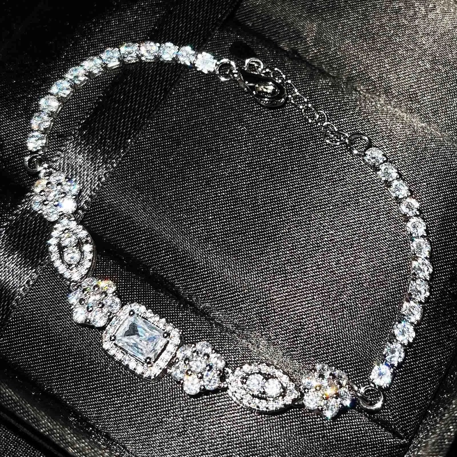Women's adjustable silver-plated bracelet with zircon stones on geometric links