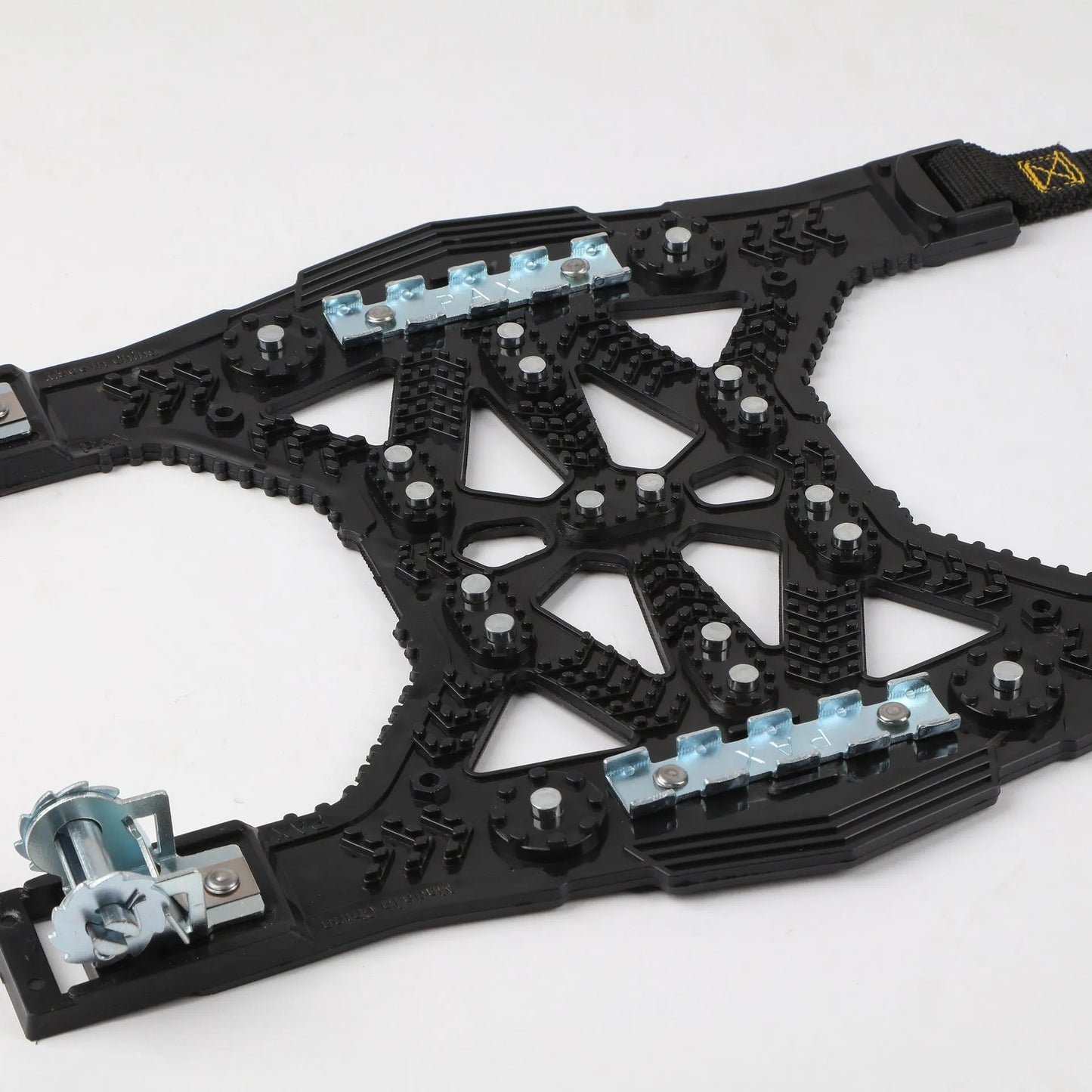Universal steel plate gear tire chains for cars and SUVs with installation tool and accessories