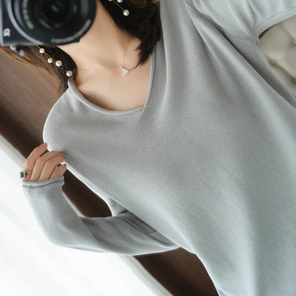 Women's V-neck long sleeve knitwear top in elegant style with non-ironing feature