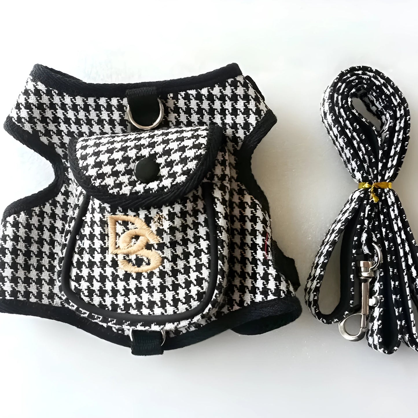Black houndstooth pattern cotton dog vest with attached leash in Korean style.