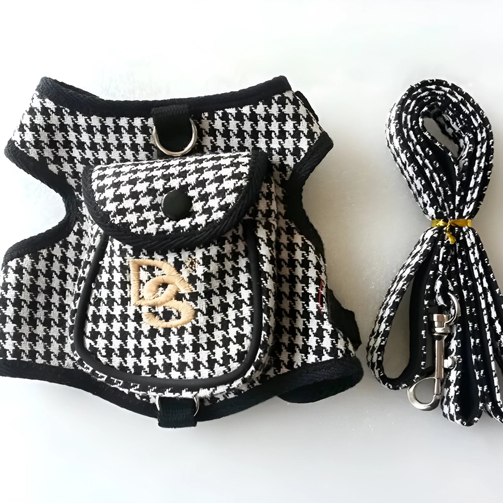 Black houndstooth pattern cotton dog vest with attached leash in Korean style.