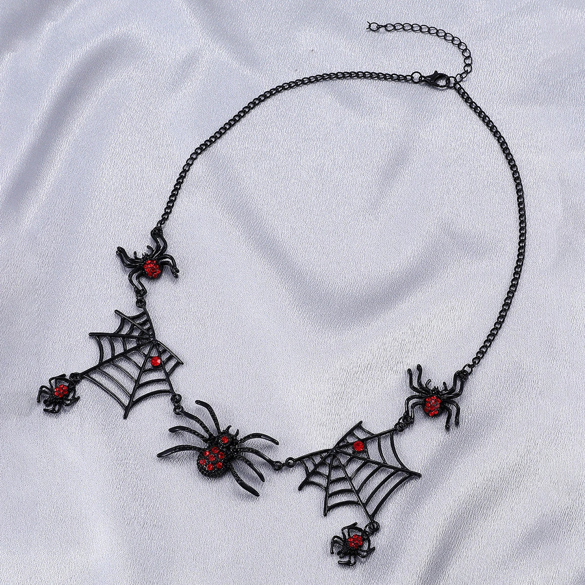 Fashionable Halloween spider and spider web necklace made of high-quality alloy with an electroplated finish