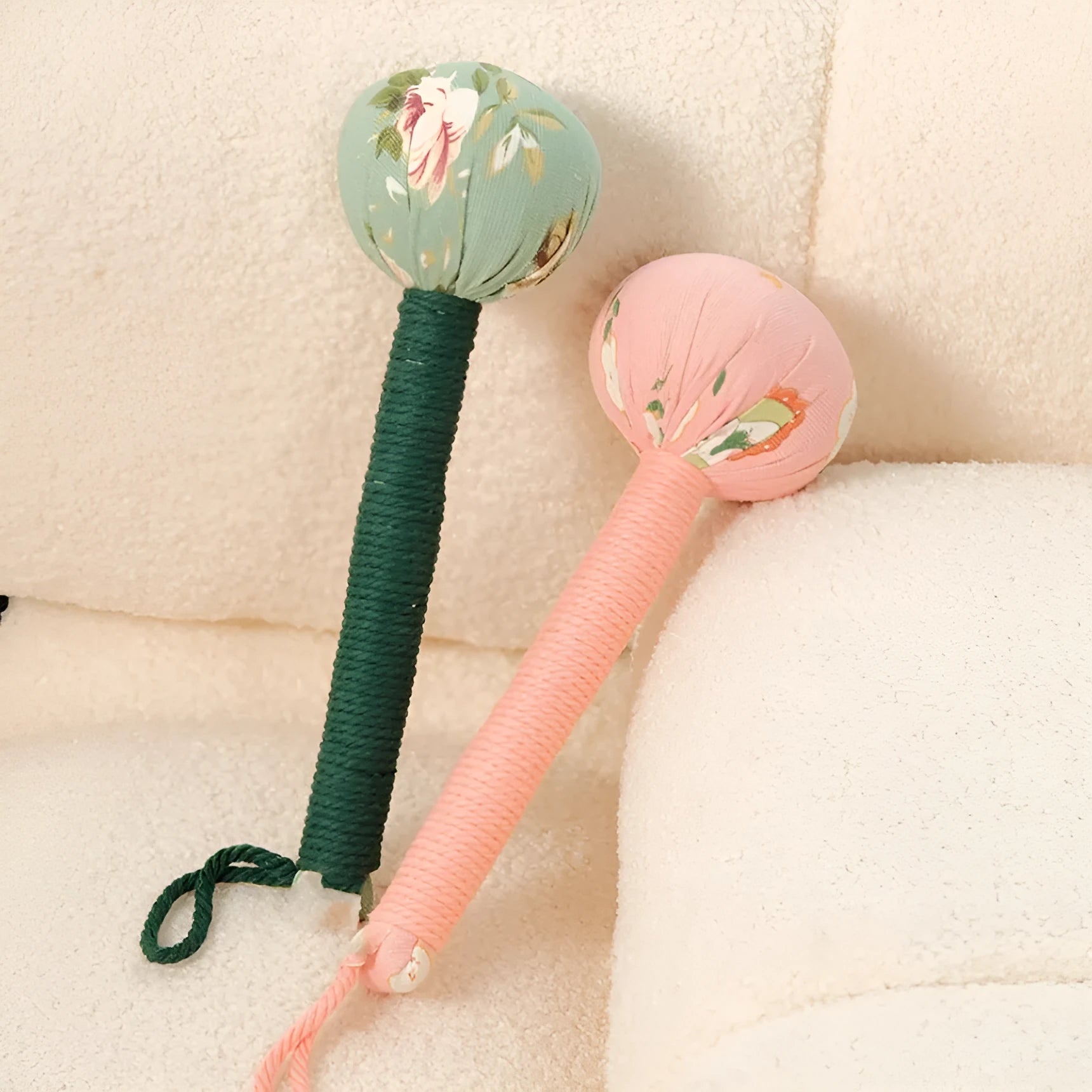 Argy wormwood health care massage hammer in green, pink, purple, red, or yellow, shown in 26cm and 31cm sizes.